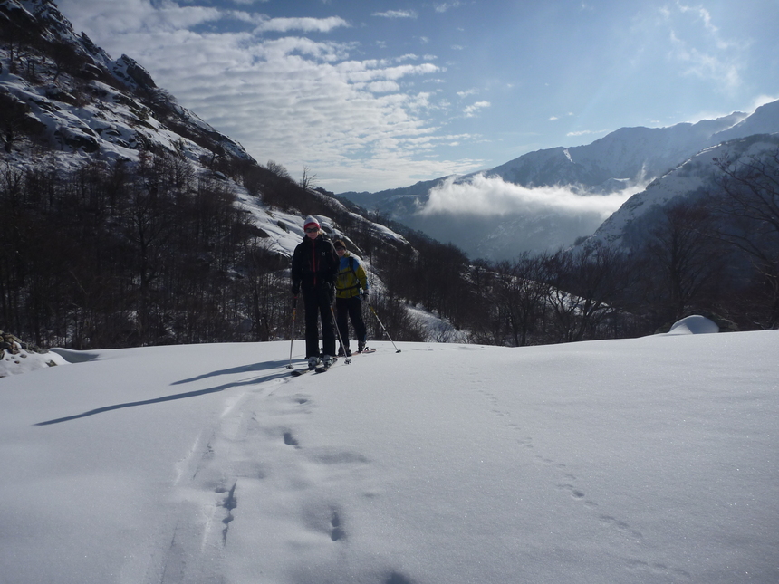 Ski après la chute de neige Ski après la chute de neige
