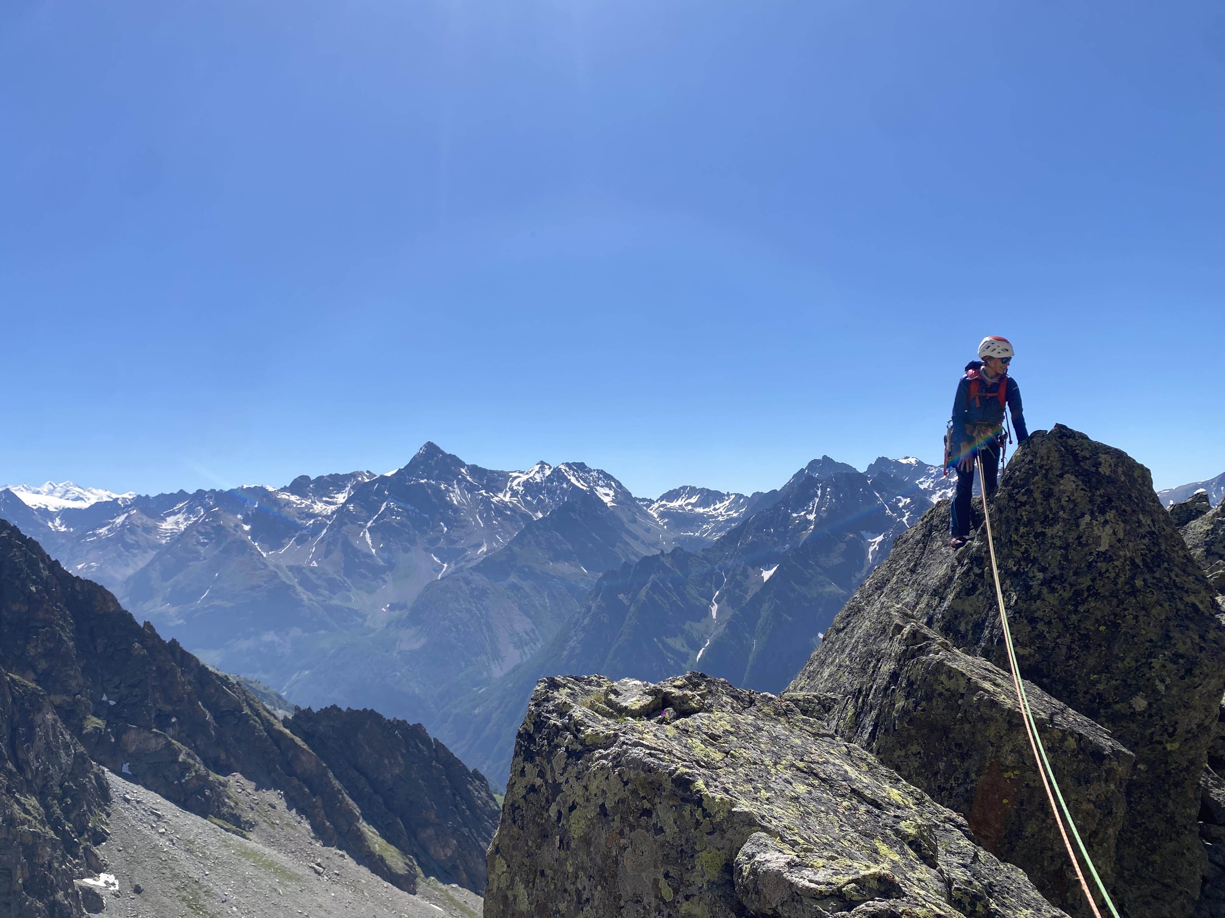 Escalade dans les Alpes au refuge de Crête sèche