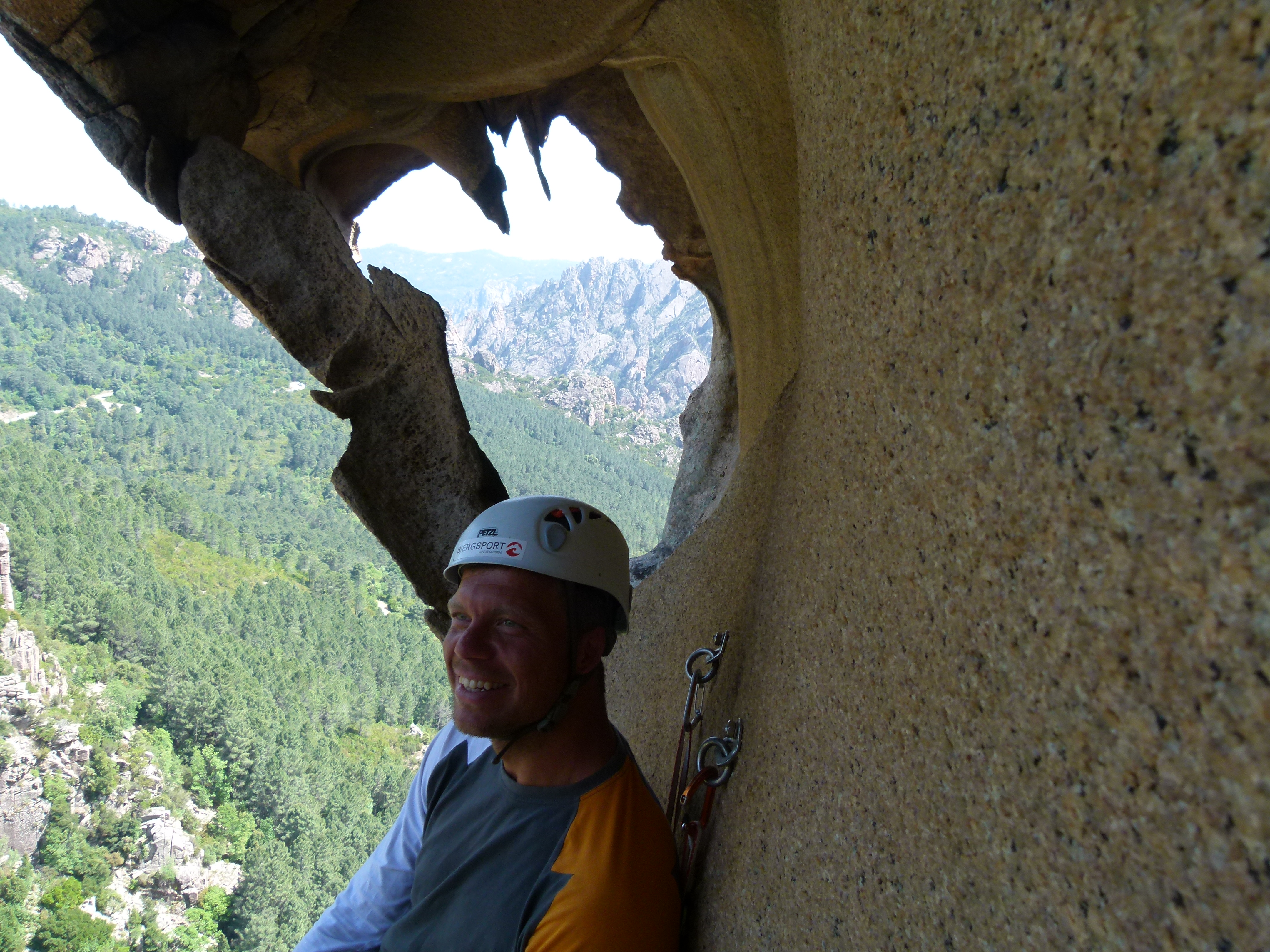 Tafoni dans la voie d'escalade : "Les Conquistadores"