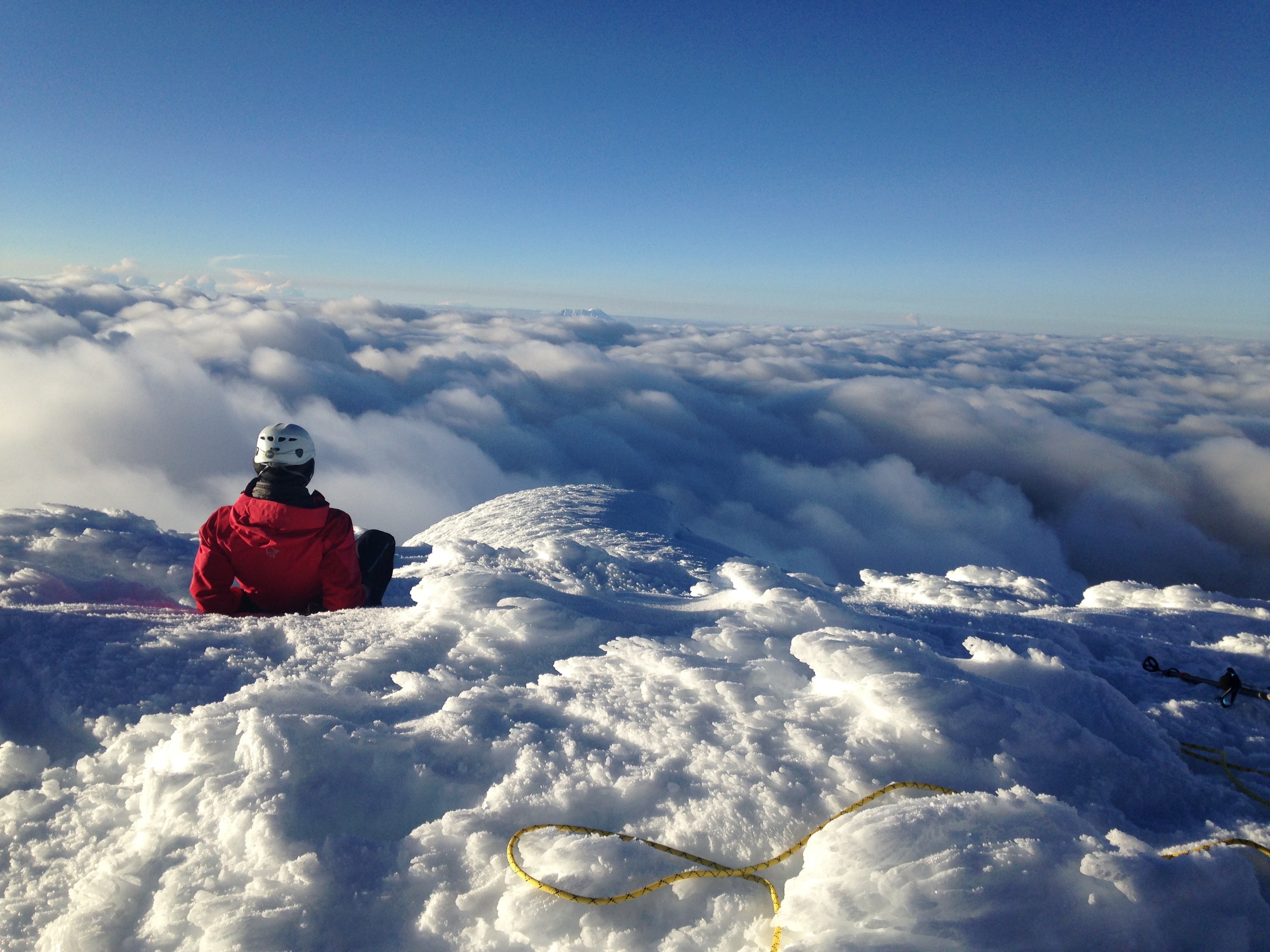 Sommet du Cayambe et sa mer de nuages Sommet du Cayambe et sa mer de nuages